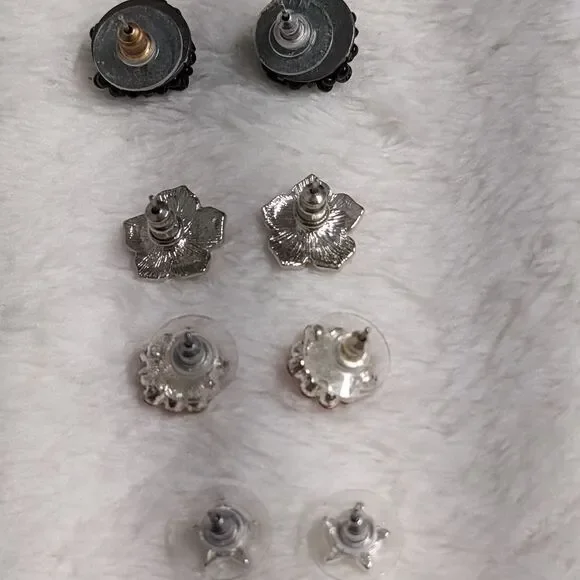 Vintage (4) Pair Bundle-Small Stud, Beaded, Rhinestone & Enamel Pierced Earrings - Picture 5 of 14